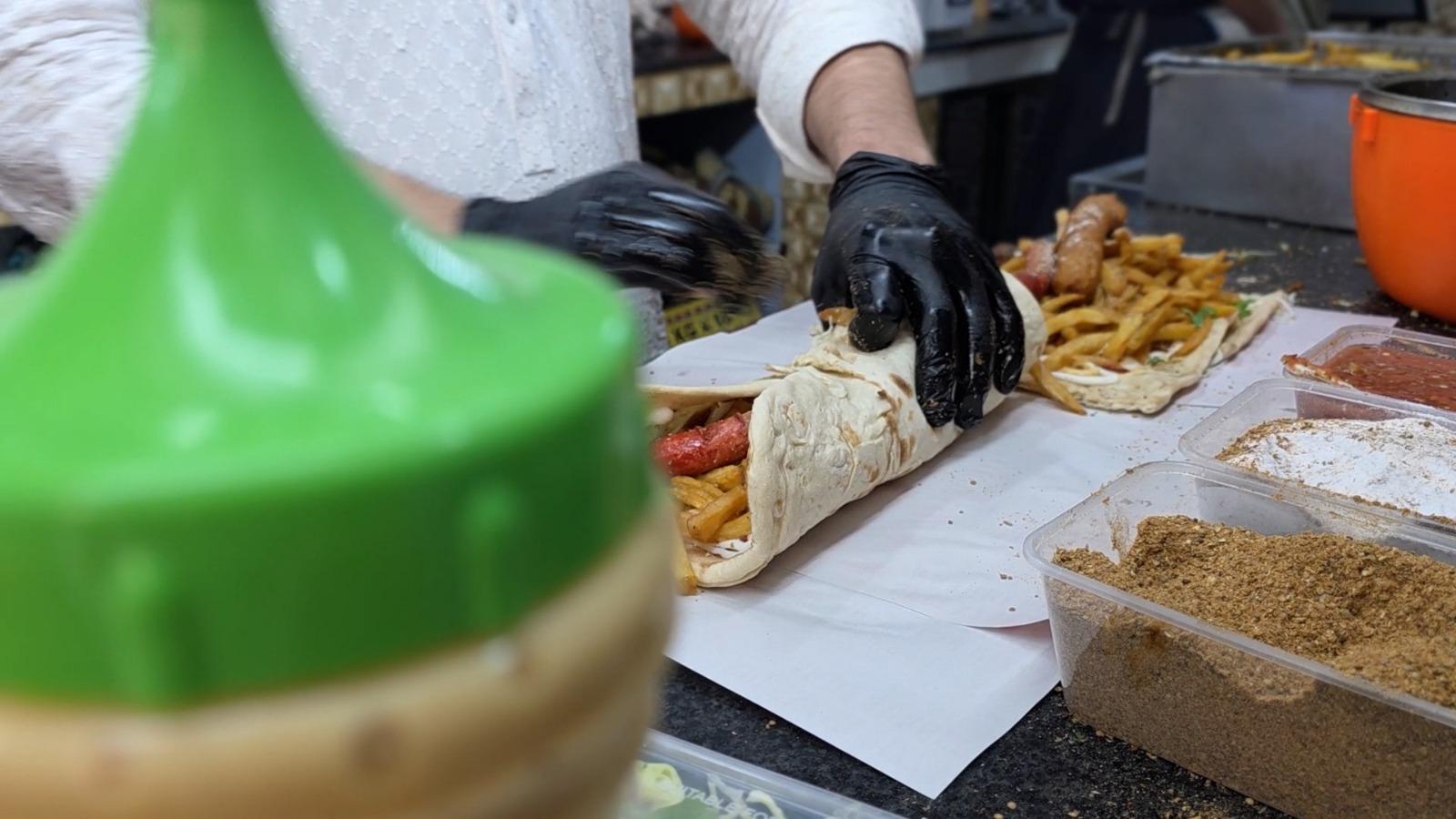 In Peshawar, Afghani burger and Mantu keep refugee traditions alive